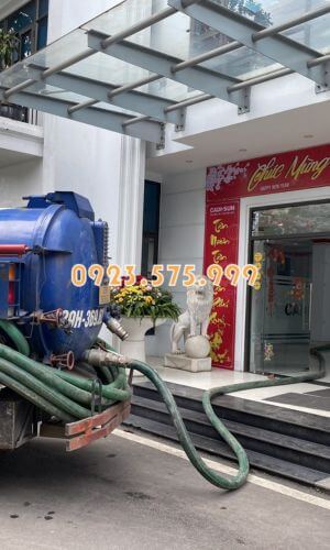 Hút bể phốt tại Đông Hưng Thái Bình giá rẻ uy tín, phục vụ 24/24 - Hút sạch 100% 2 Hút bể phốt cho tòa nhà văn phòng tại Đông Hưng