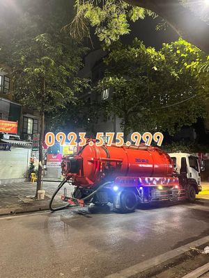 Xe bồn hút bể phốt quận hà đông ban đêm