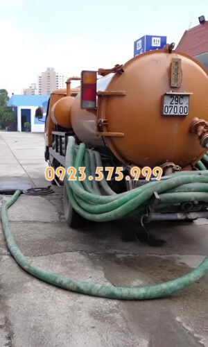 Hệ thống xe hút với đủ dung tích khác nhau hỗ trợ khách hàng hút bể phốt
