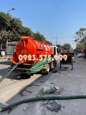 Xe bồn hút bể phốt hoạt động khu vực Thanh Xuân
