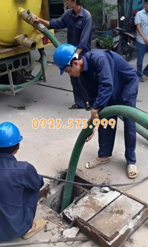 Hút bể phốt là một trong số nhiều dịch vụ vệ sinh môi trường của Kiến Vệ Sinh