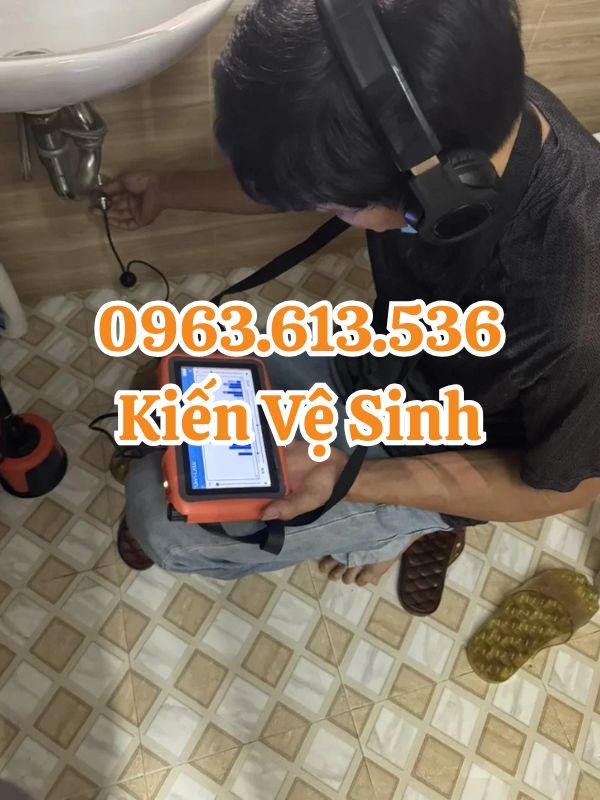 Thợ siêu âm rò rỉ nước ở Hà Nội
