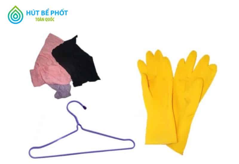 3 cách thông bồn cầu bằng móc áo dễ dàng và hiệu quả chỉ sau 5 phút 2 thông bồn cầu bằng móc áo