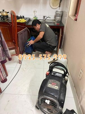 Thông tắc chậu rửa bát bằng máy lò xo tại Hà Nam