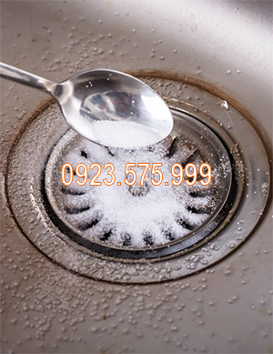 Thông tắc cống tại Hà Nội khoán triệt để, trọn gói giá rẻ 49.000đ/lần【SĐT: 0963.613.536】 54 Đổ muối và giấm ăn giúp tiêu hủy chất thải ư đọng