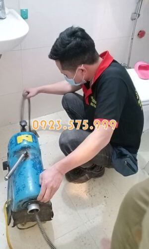 Thông tắc nghẽn cống thoát sàn tại Hoàn Kiếm