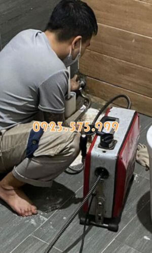 Thông tắc cống bằng máy lò xo dây nhỏ cho hộ gia đình