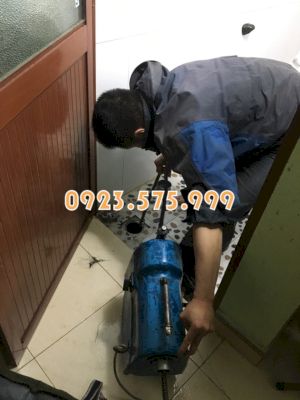 Thông tắc cống nhà vệ sinh của hộ gia đình