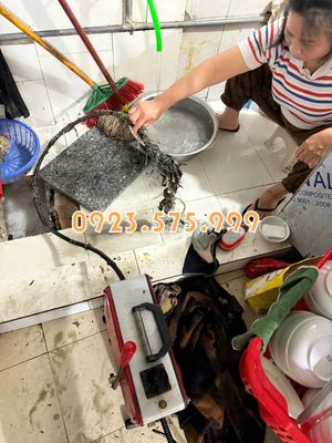 Thông cống bằng máy lò xo tại Thanh Xuân