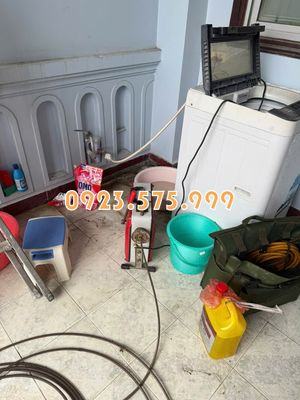 Xử lý thông tắc thoát sàn bằng máy lò xo ở Thanh Xuân